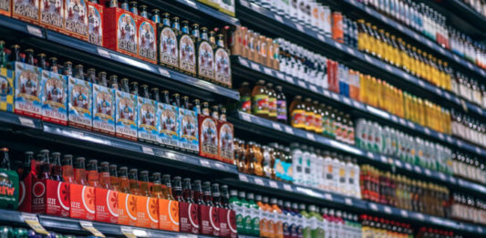 Załamanie rynku produktów szybkozbywalnych. Ratunek w e-commerce? produkty szybkozbywalne