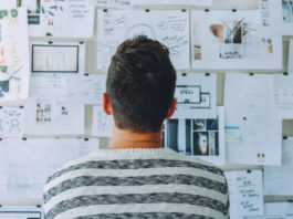 Czym jest Scrum, jakie są w nim role, wydarzenia, artefakty i mechanizmy? Co to jest Scrum