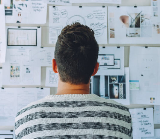 Czym jest Scrum, jakie są w nim role, wydarzenia, artefakty i mechanizmy? Co to jest Scrum