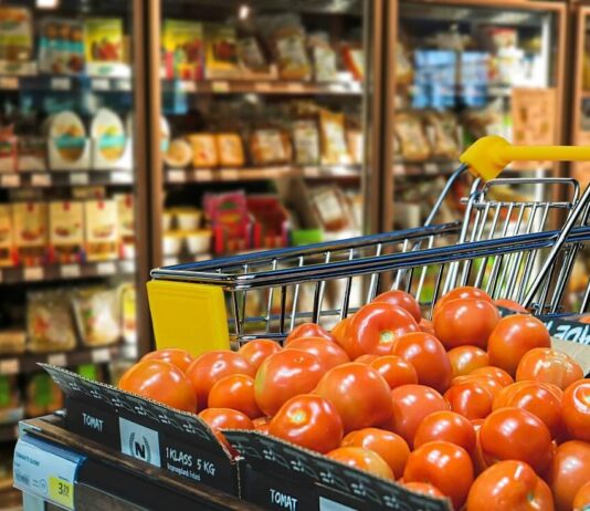 Sprzedaż detaliczna odrabia straty po pandemii. Handel zmierza w stronę sklepów o mniejszych formatach Sprzedaż detaliczna odrabia straty po pandemii